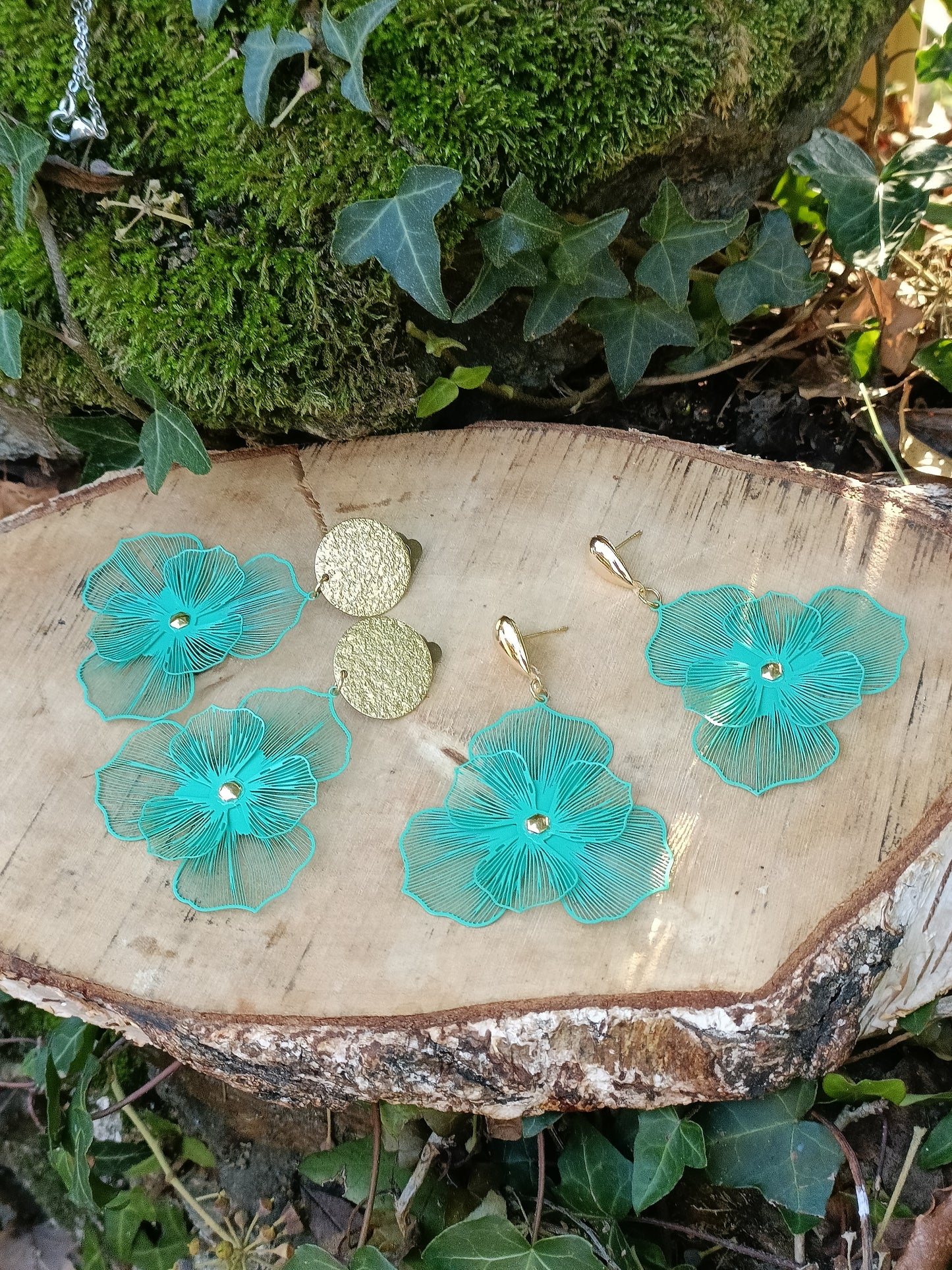 Orchidées, les grandes boucles d'oreilles fleurs vertes, avec puces dorées or fin ou clips dorés martelés