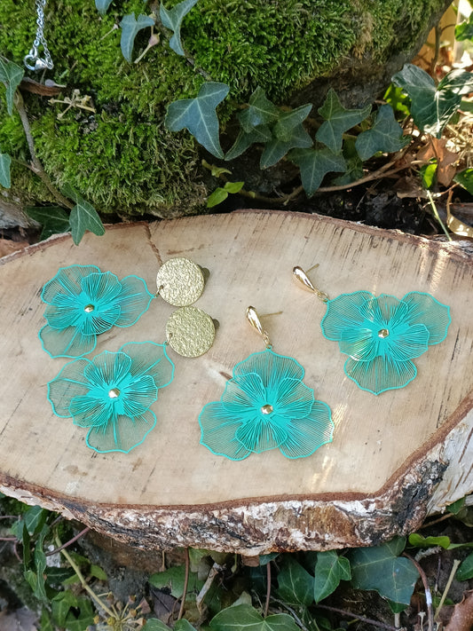 Orchidées, les grandes boucles d'oreilles fleurs vertes, avec puces dorées or fin ou clips dorés martelés