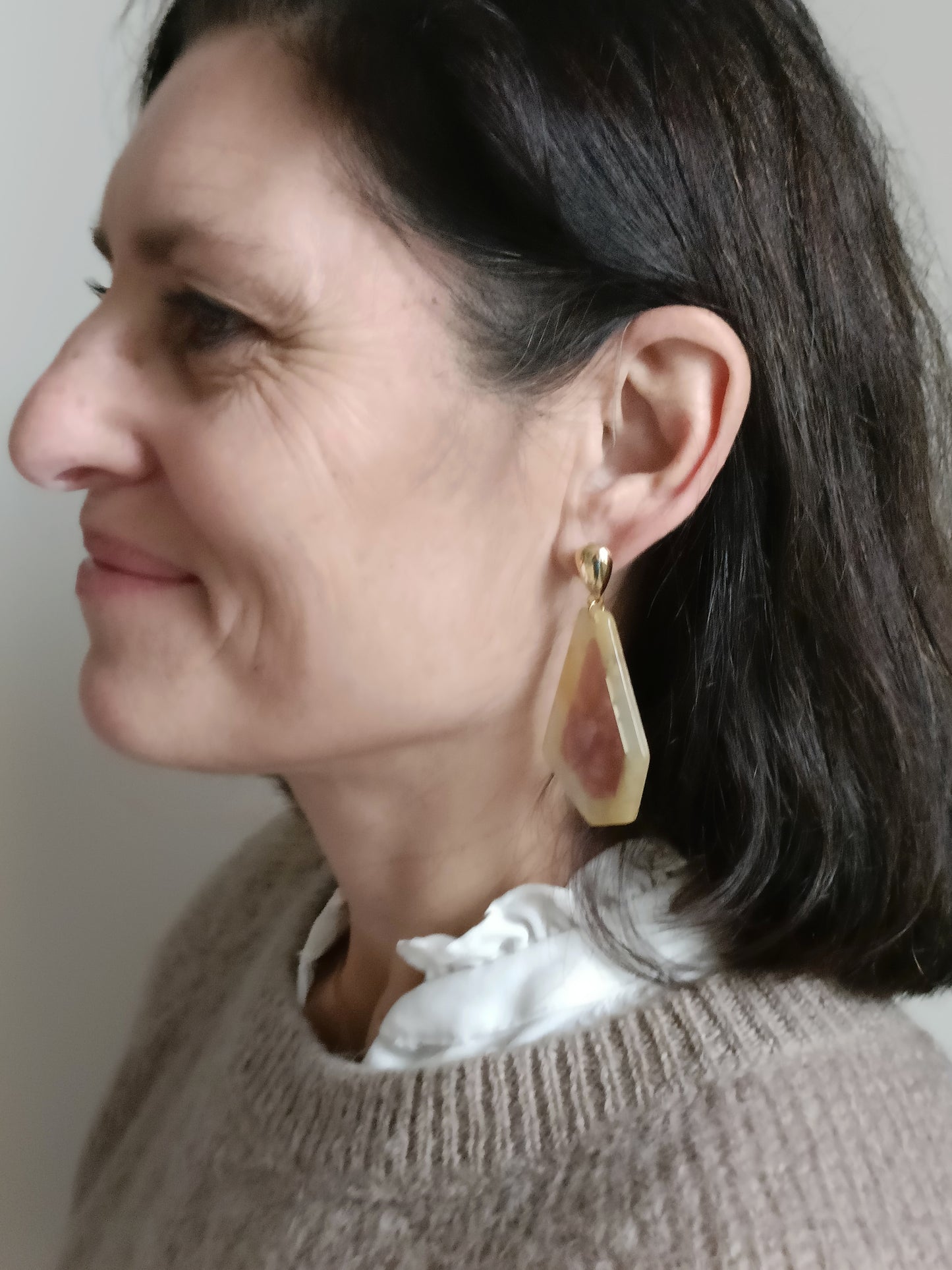 Polygone, les grandes boucles d'oreilles sable terracotta marbré, à puces ou clips