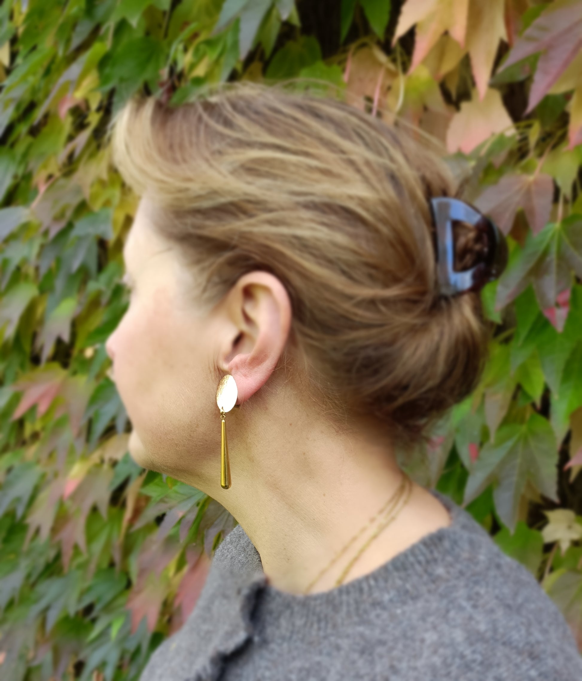 Les Sabine, longues boucles d'oreilles clips pendantes dorées or fin