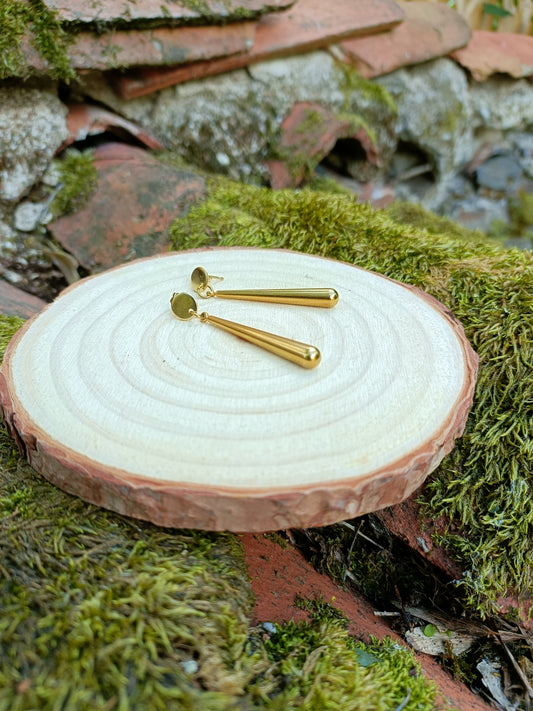 Sabine, les longues boucles d'oreilles gouttes dorées or fin et petites puces rondes dorées or fin