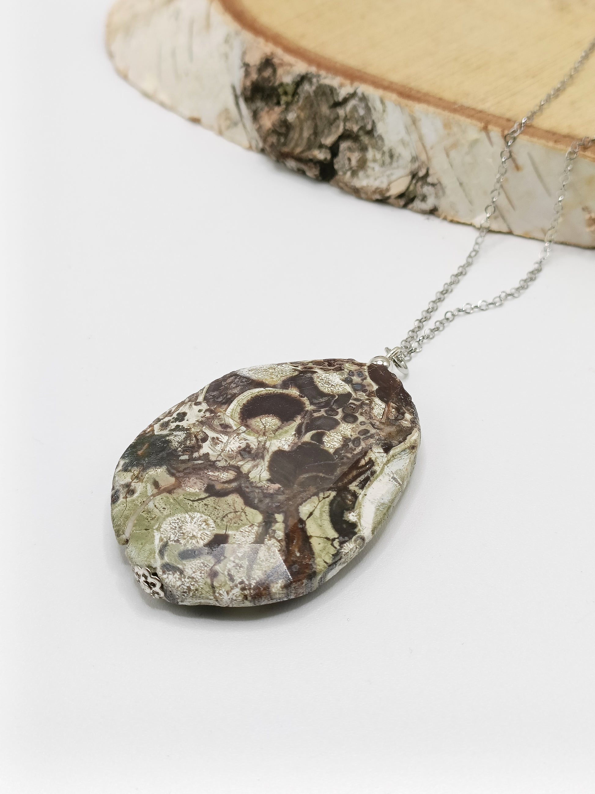 sautoir argenté et pierre naturelle, rhyolite chinoise