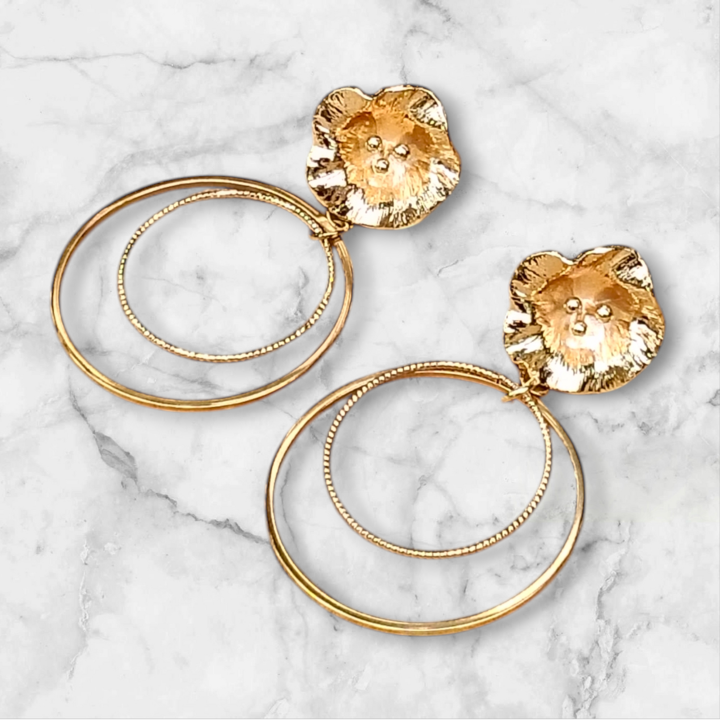 Thècle, les boucles d'oreilles puces fleurs style créoles