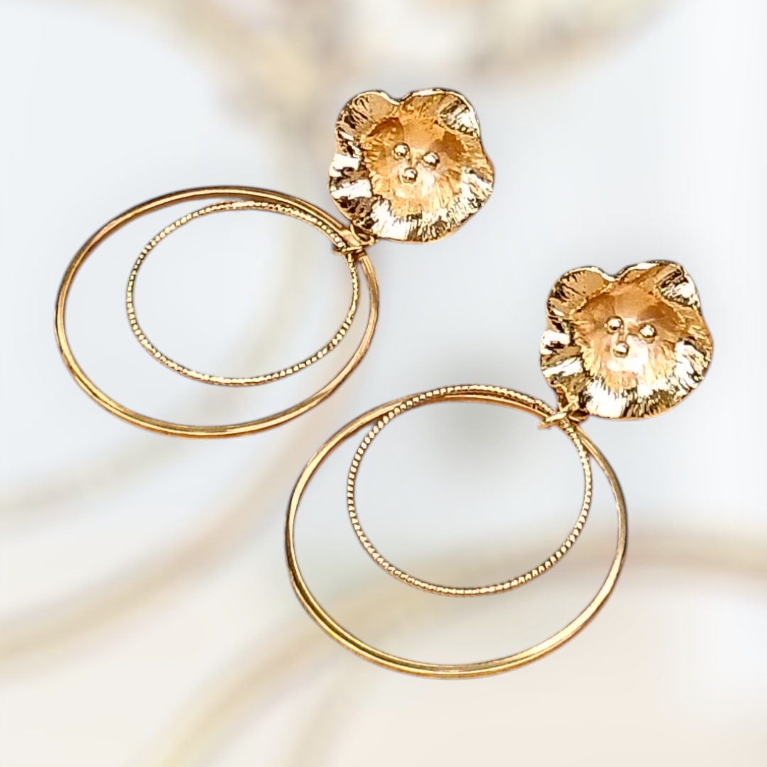 Thècle, les boucles d'oreilles puces fleurs style créoles