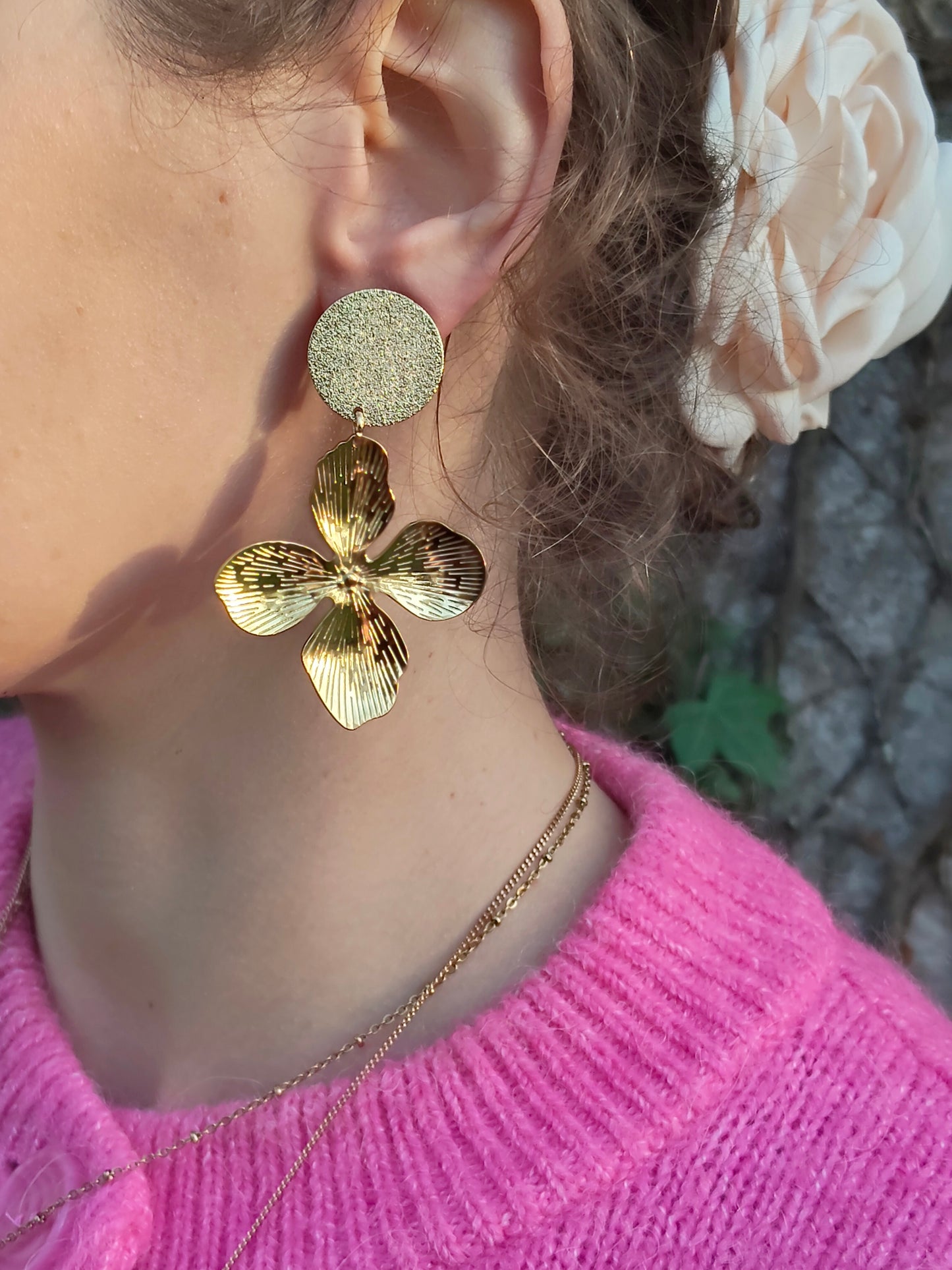 Vivienne, les boucles d'oreilles clips fleurs dorées or fin
