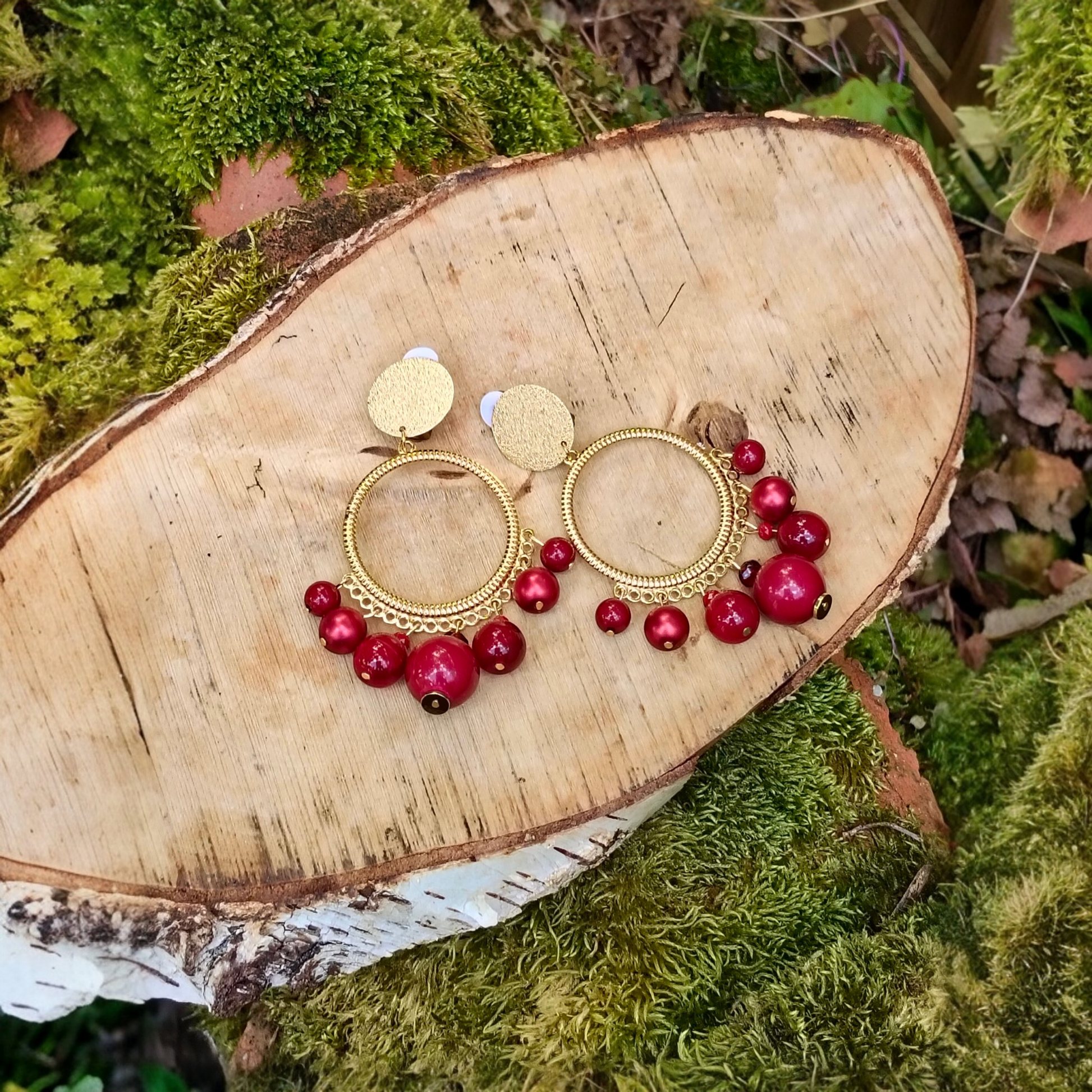 Ysambre, les grandes boucles d'oreilles clips indolores dorées, rouges et dorées or fin