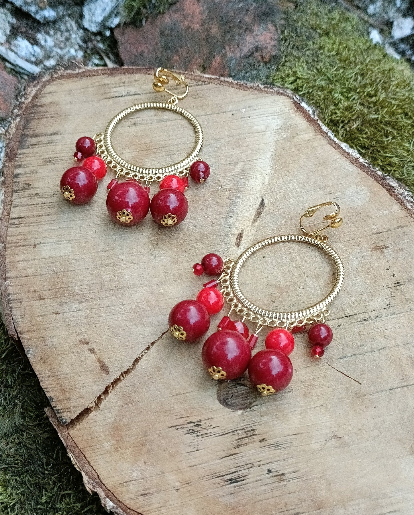 Ysambre, les grandes boucles d'oreilles rondes rouges dorées or fin, percées ou clips 