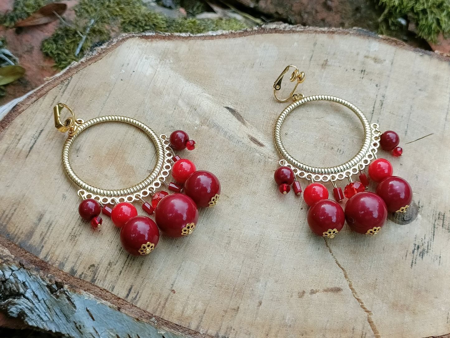 Ysambre, les grandes boucles d'oreilles rouges dorées or fin, percées ou clips