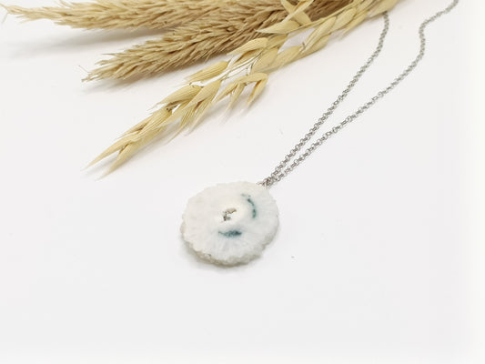 sautoir argenté et pierre naturelle, quartz fleurs